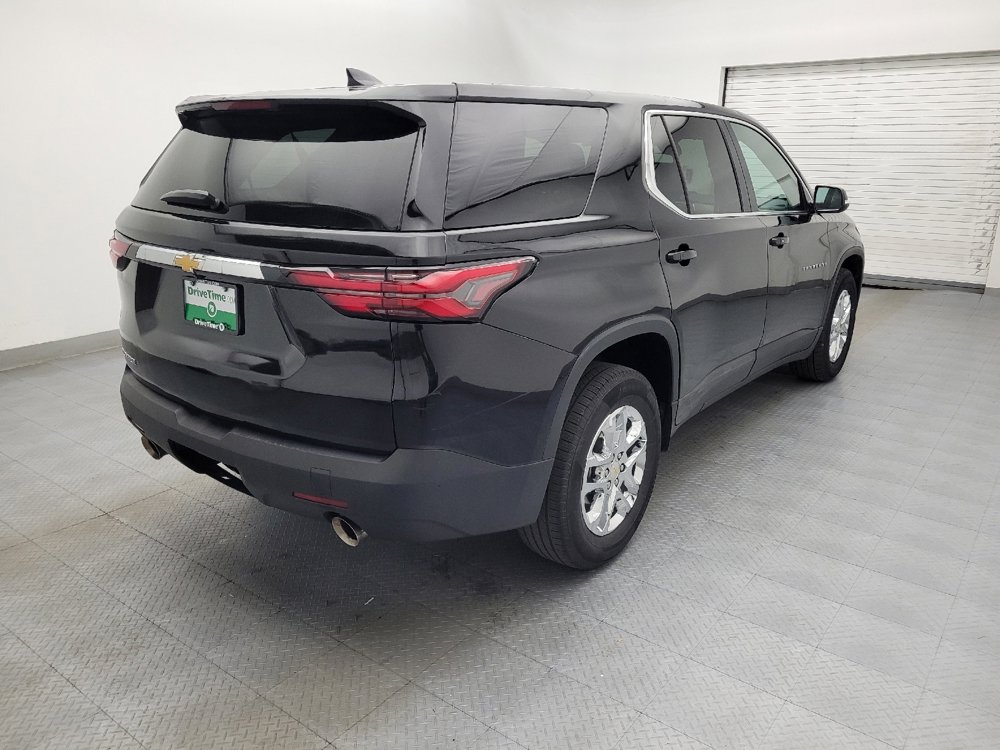 Used 2023 Chevrolet Traverse LS w/ Safety Package FWD image 9