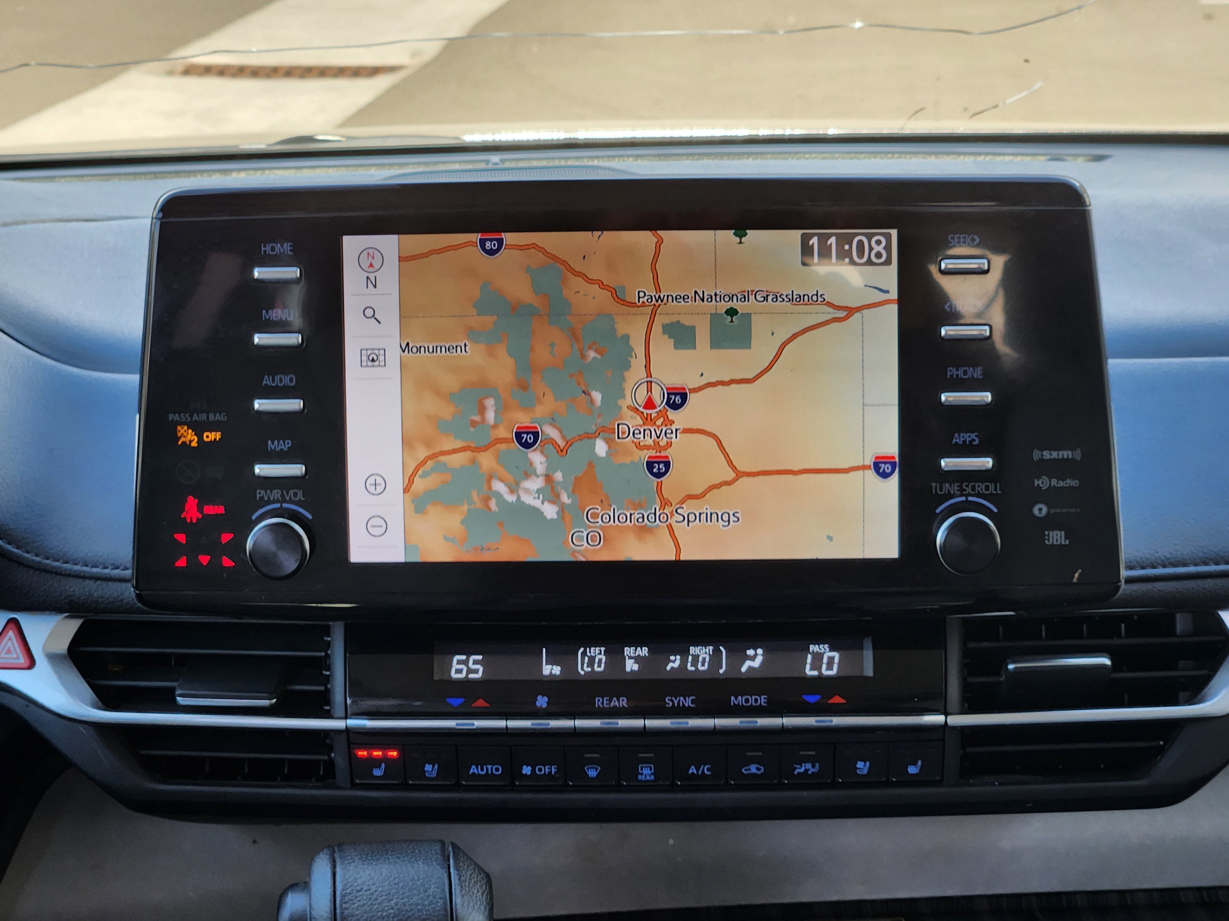 Used 2023 Toyota Sienna Limited image 29