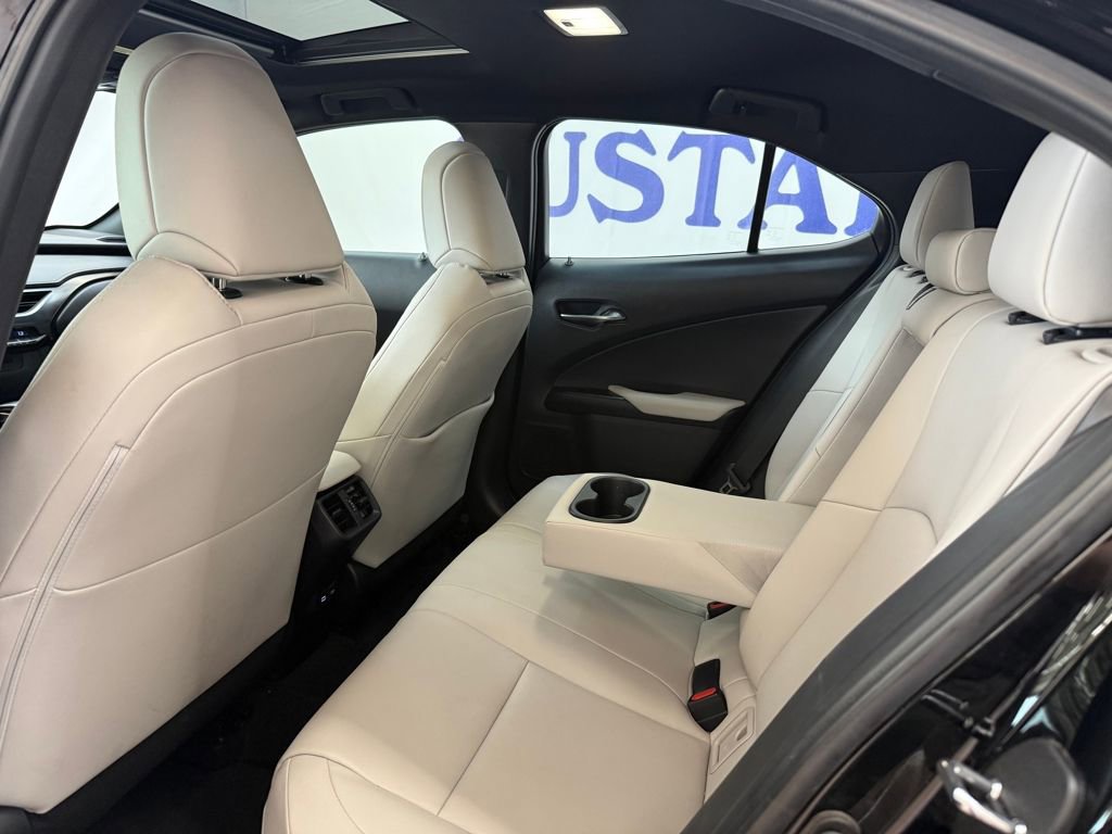 Used 2022 Lexus UX 200 image 16