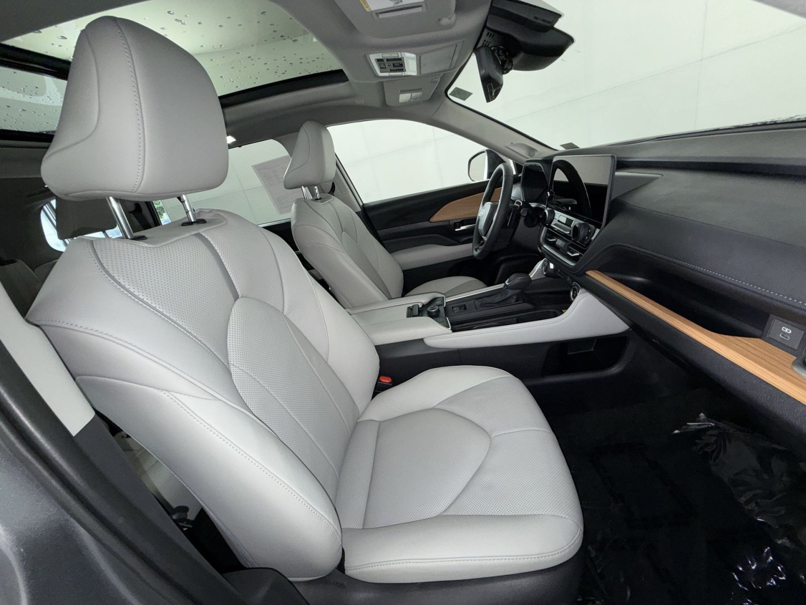 Used 2025 Toyota Grand Highlander AWD image 28