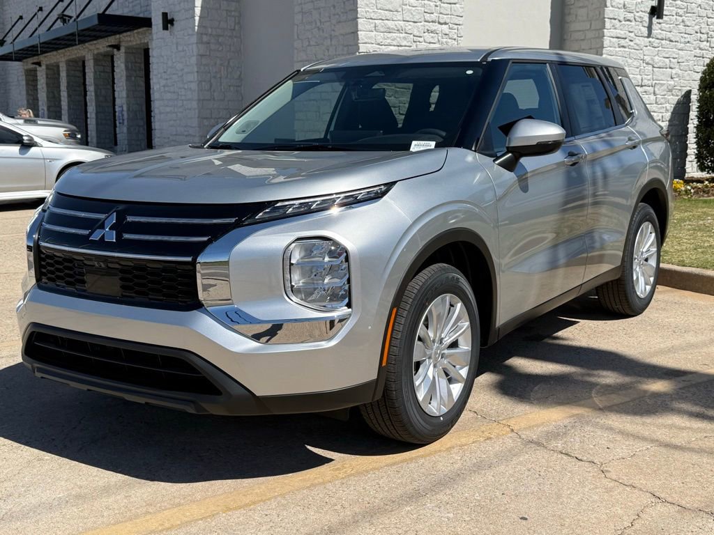 New 2026 Mitsubishi Outlander ES image 5