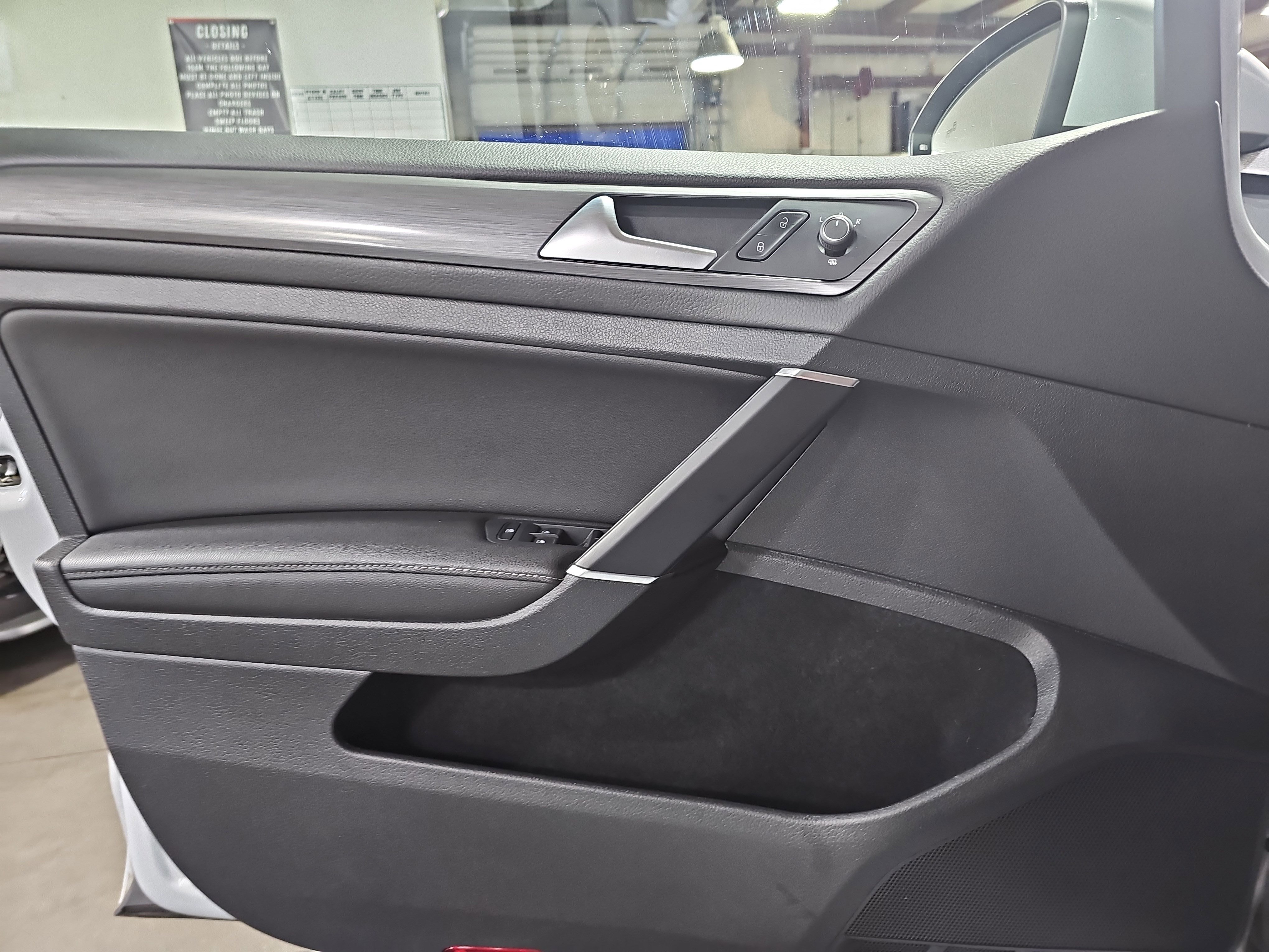 Used 2019 Volkswagen Golf SE FWD image 26