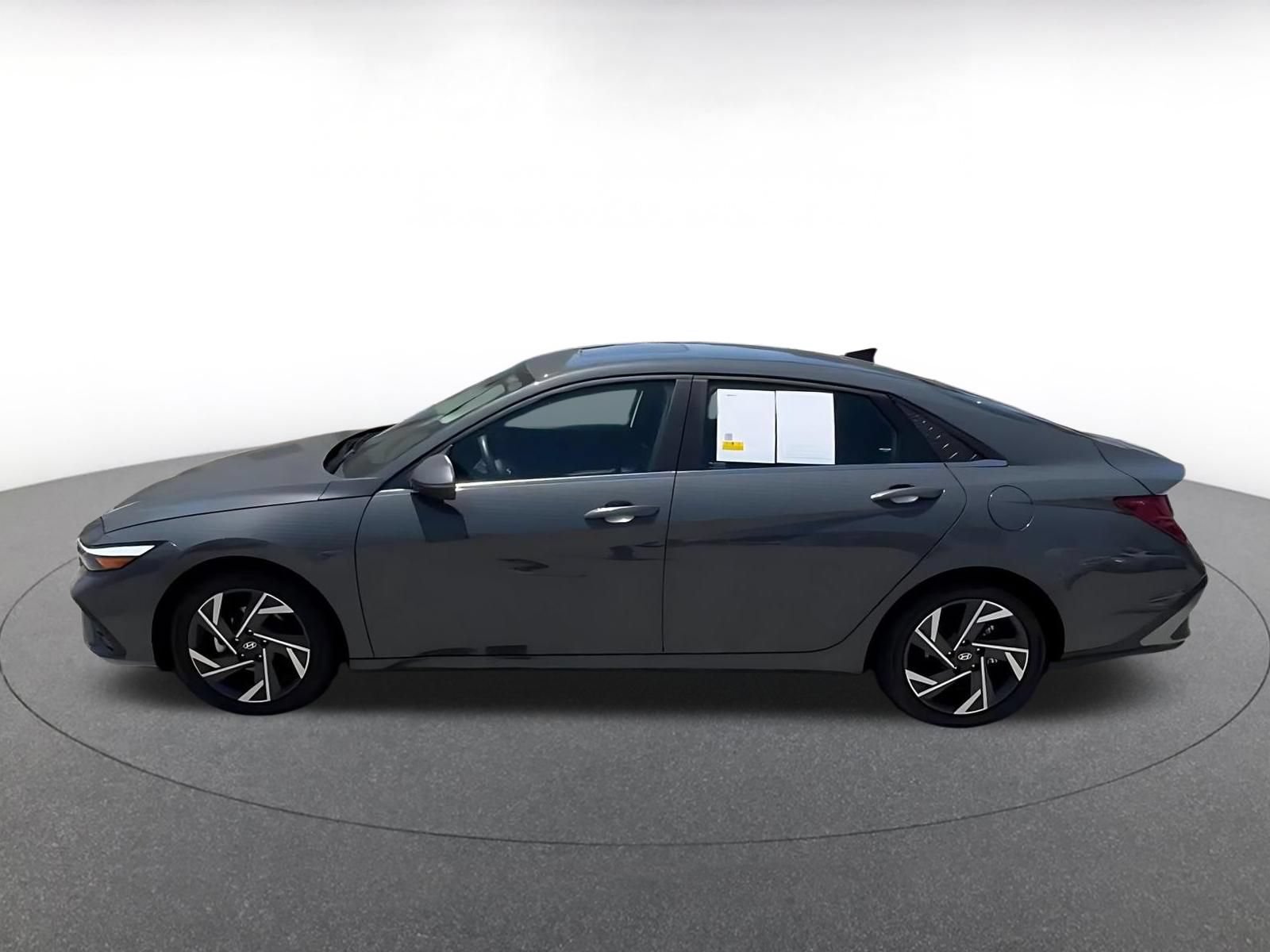 Used 2025 Hyundai Elantra Limited FWD image 9