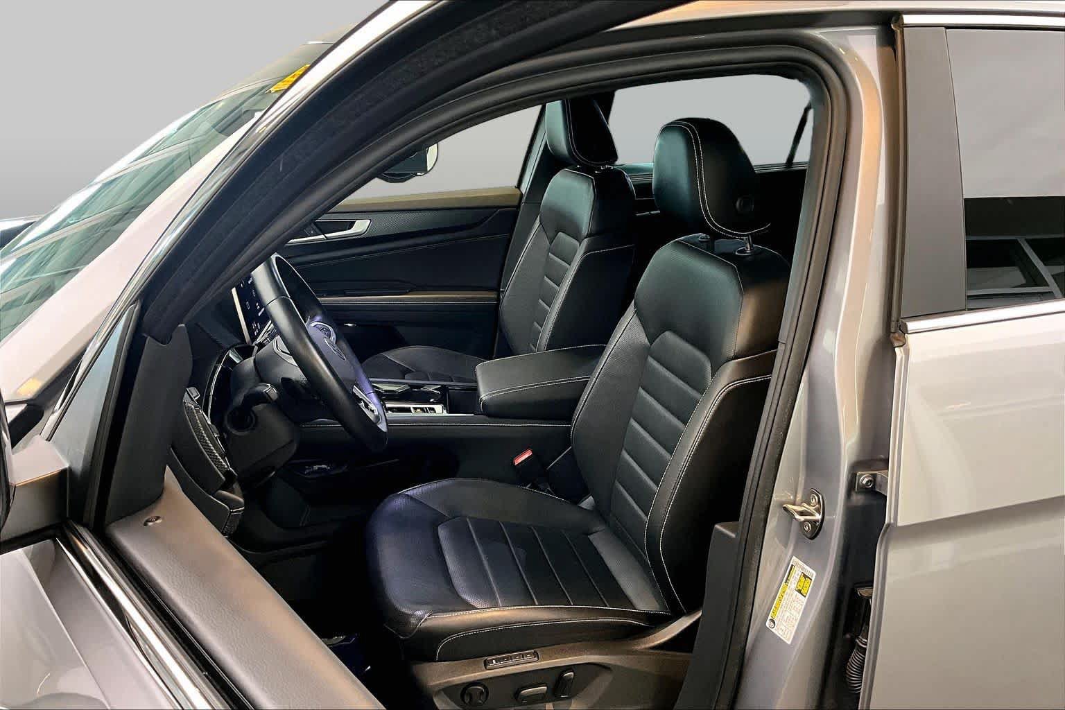 Used 2024 Volkswagen Atlas Cross Sport SEL R-Line AWD/4WD image 8