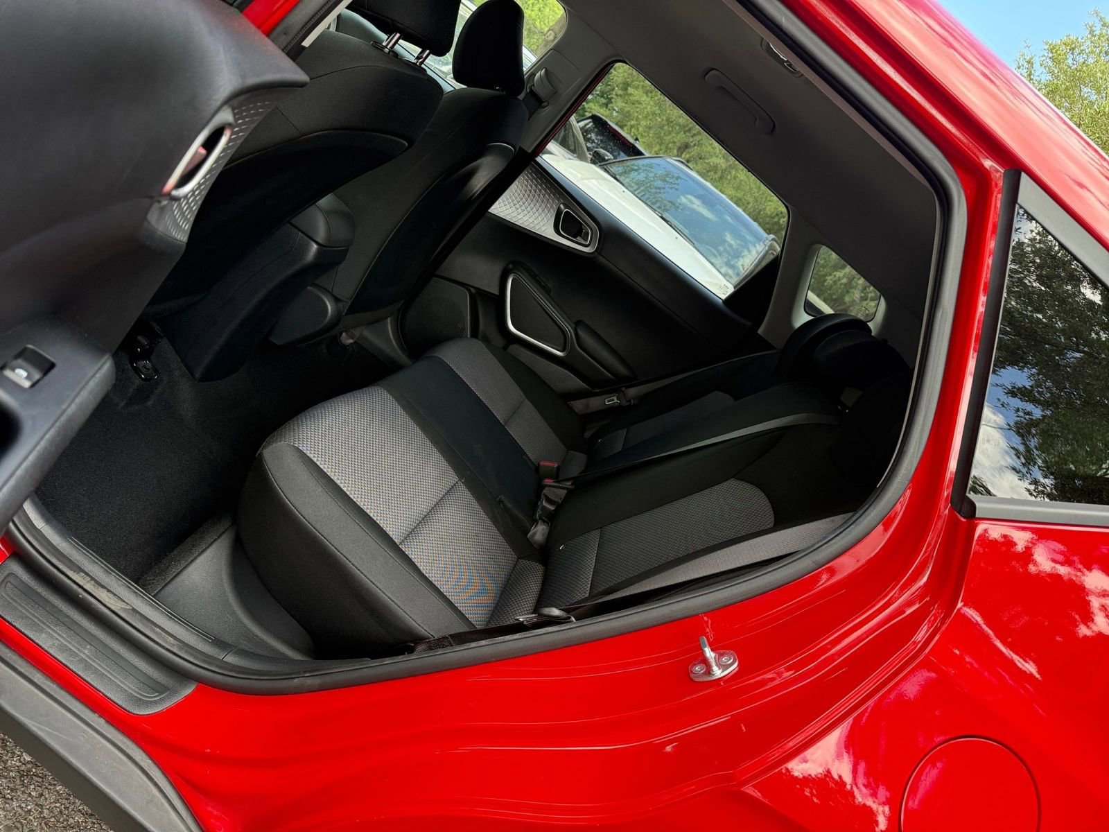 Used 2025 Kia Soul LX w/ LX Technology Package FWD image 44
