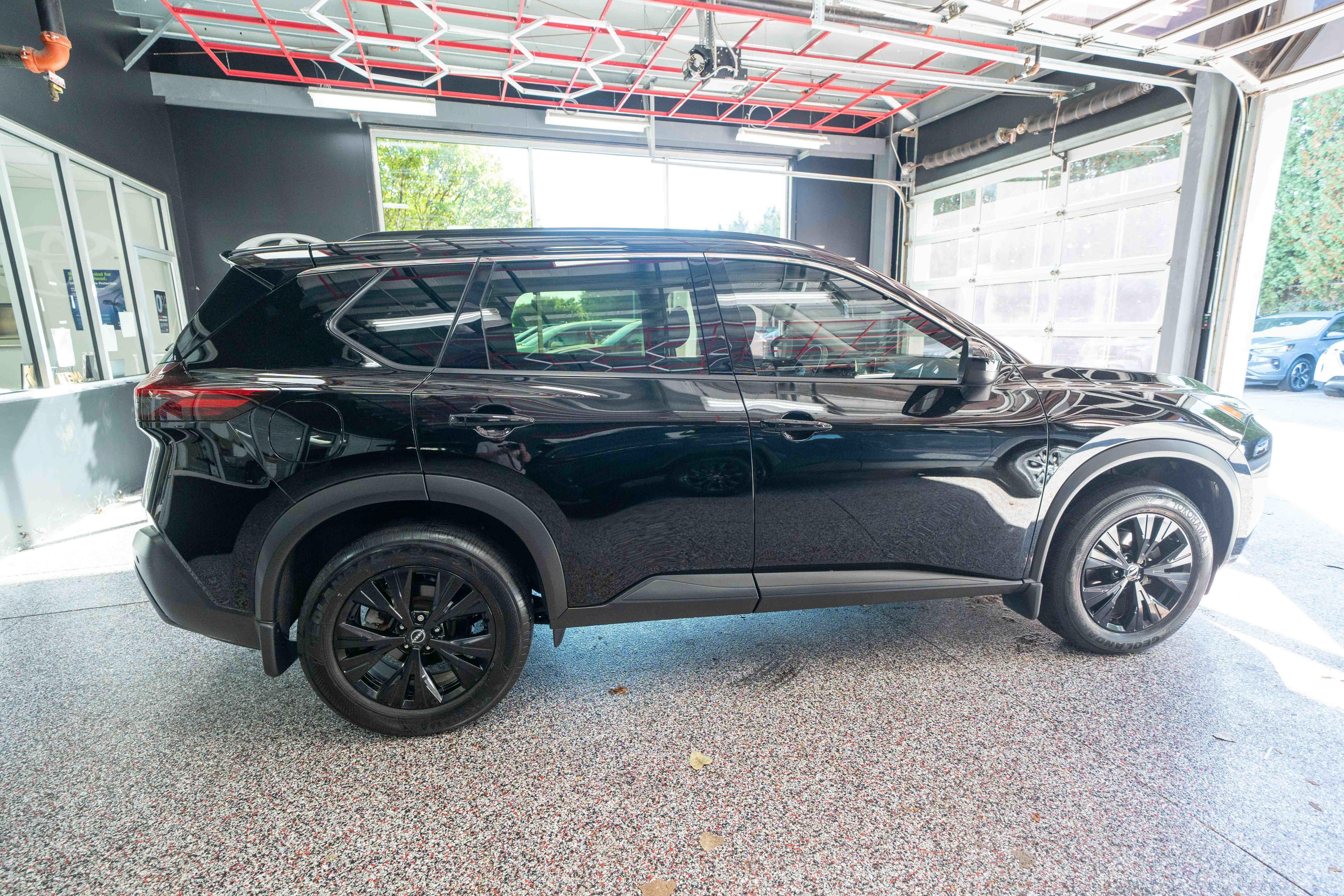 Used 2023 Nissan Rogue SV w/ SV Premium B Package AWD/4WD image 4