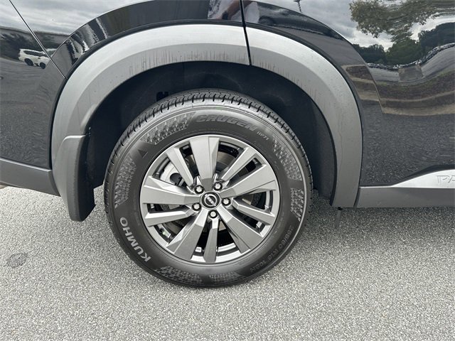 Certified 2025 Nissan Pathfinder SV w/ SV Premium Package image 18