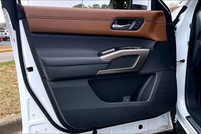 Certified 2025 Nissan Pathfinder Platinum w/ Cargo Package image 17