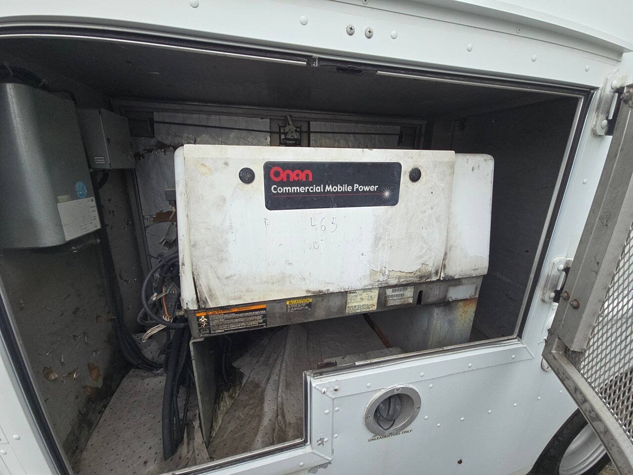 Used 2009 Chevrolet Express 3500 RWD image 30