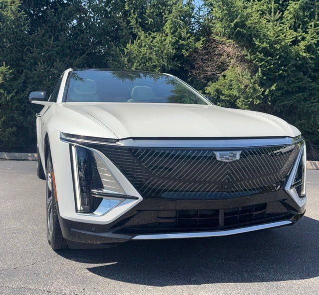 Certified 2024 Cadillac Lyriq Luxury AWD/4WD image 11