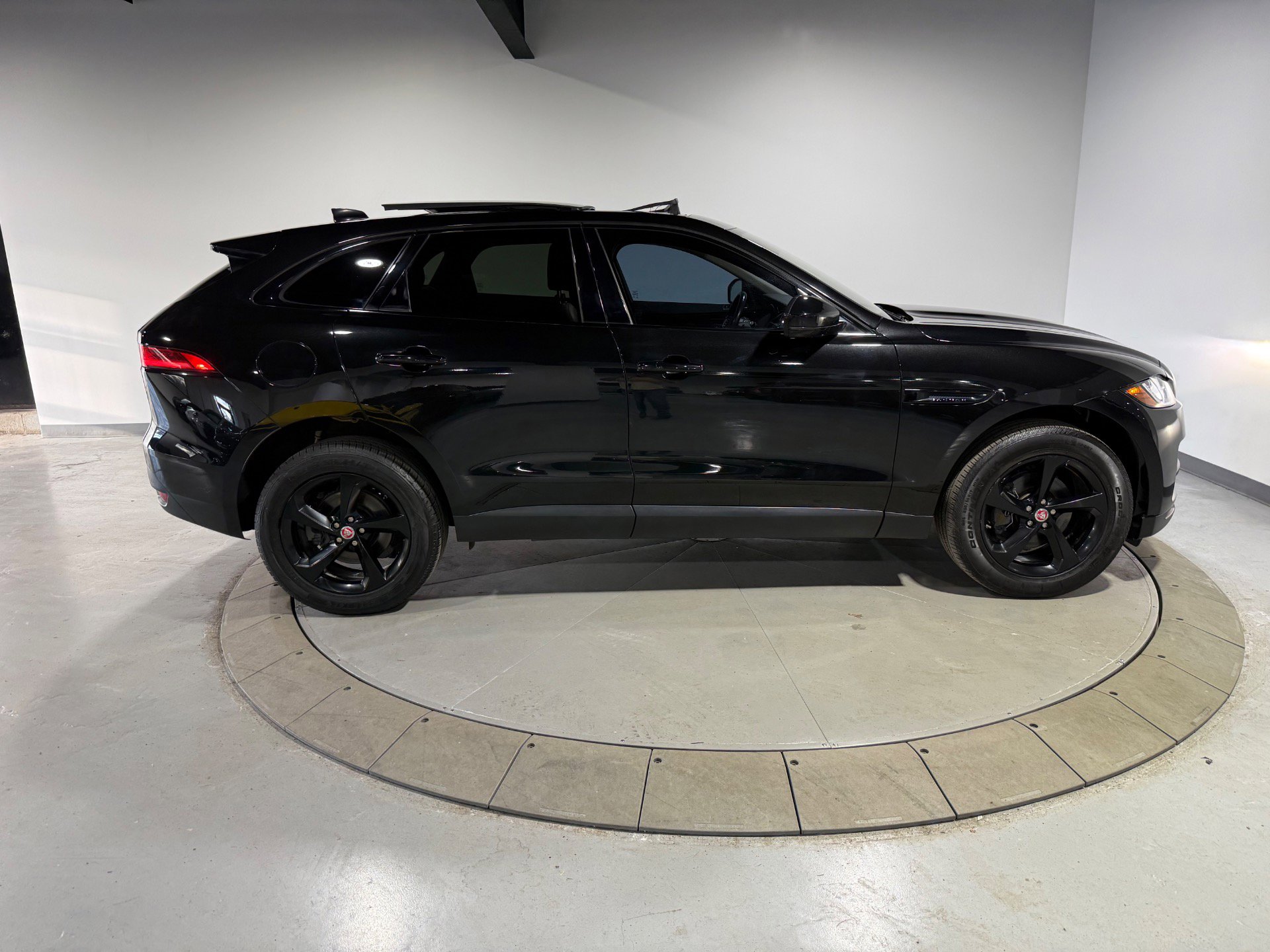 Used 2020 Jaguar F-PACE Prestige AWD/4WD image 10