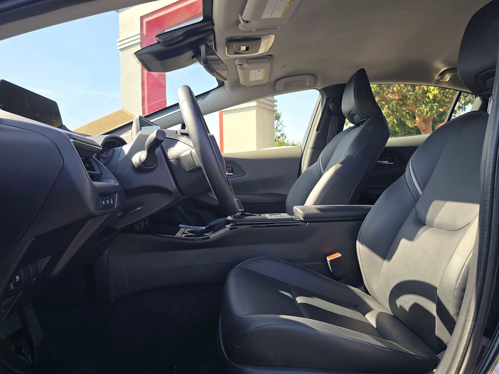 Used 2025 Toyota Prius XLE FWD image 22
