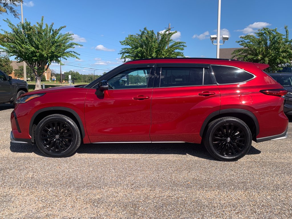 Used 2023 Toyota Highlander XSE FWD image 6