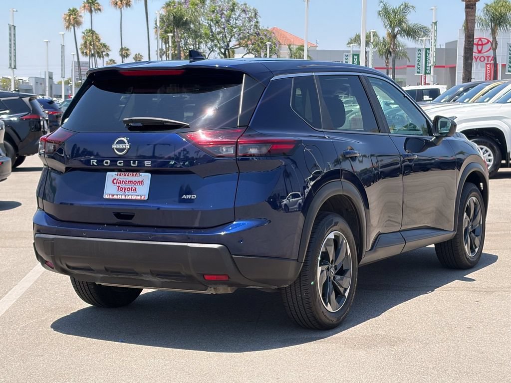 Used 2025 Nissan Rogue SV AWD/4WD image 45