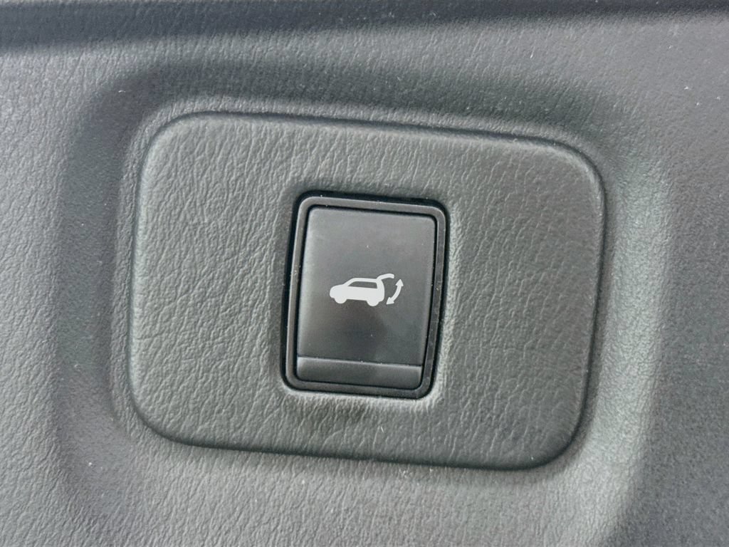 Used 2019 Nissan Pathfinder SL AWD/4WD image 32