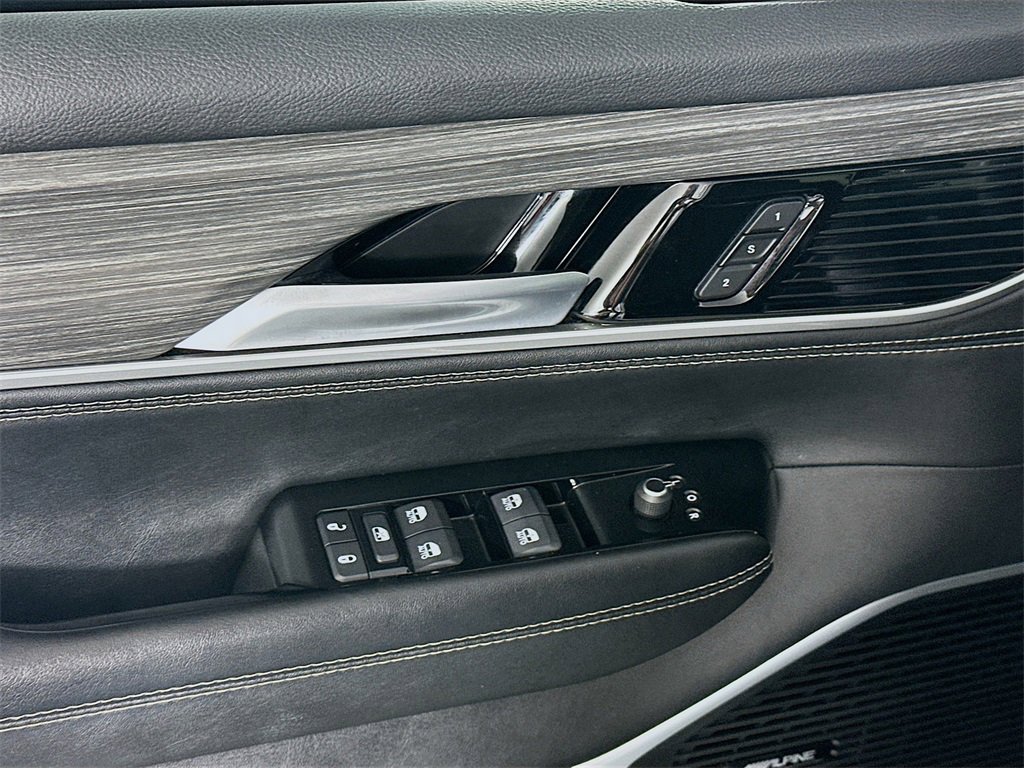 Used 2024 Jeep Wagoneer L Series II w/ Flexible Seating Group image 24