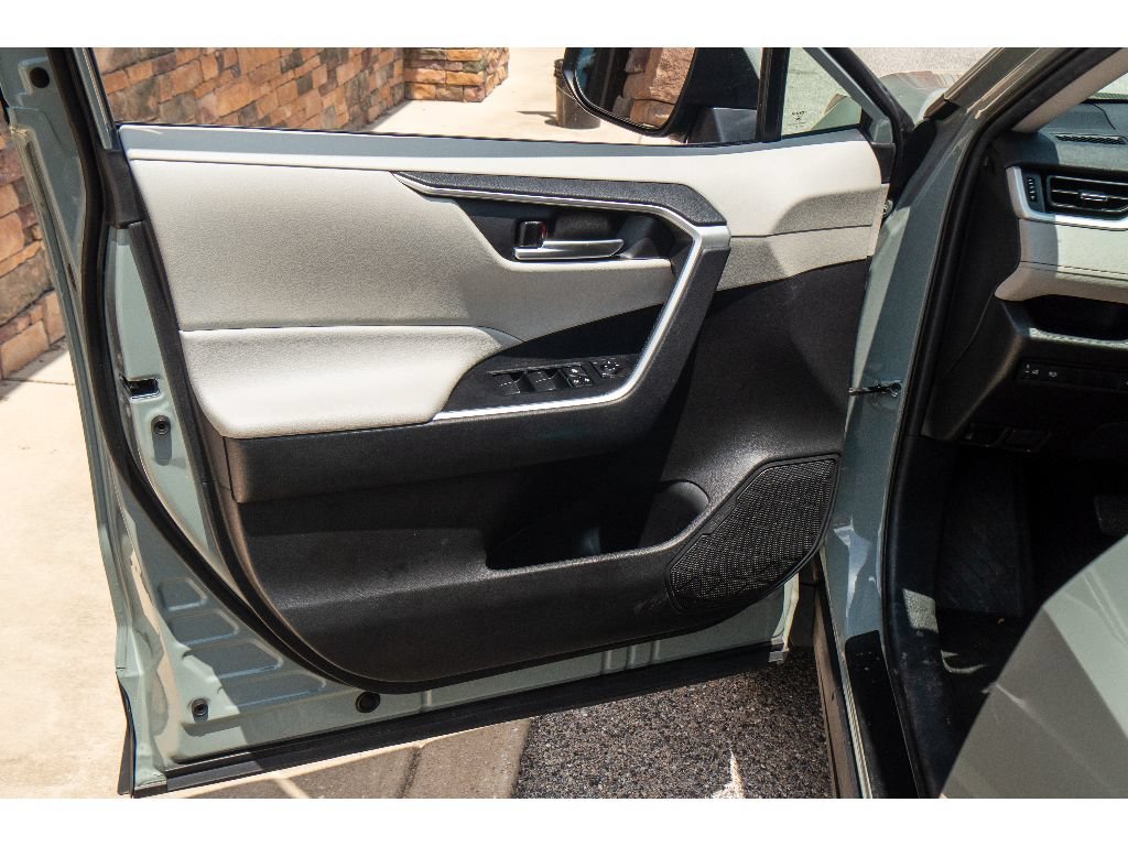 Used 2021 Toyota RAV4 XLE Premium AWD/4WD image 9