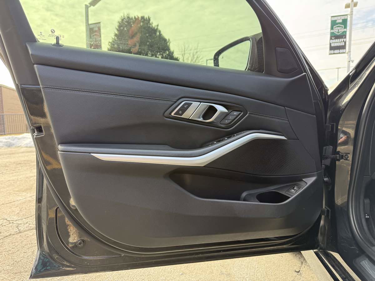 Used 2019 BMW 330i xDrive Sedan AWD/4WD image 16