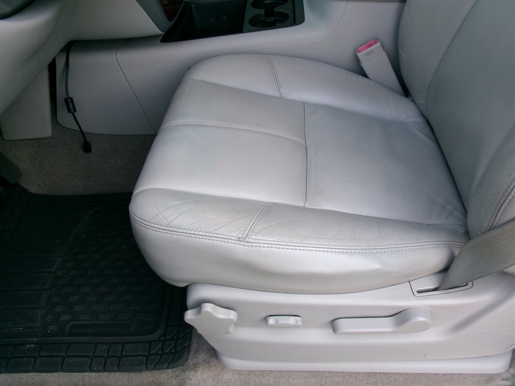 Used 2011 Chevrolet Avalanche LT RWD image 13