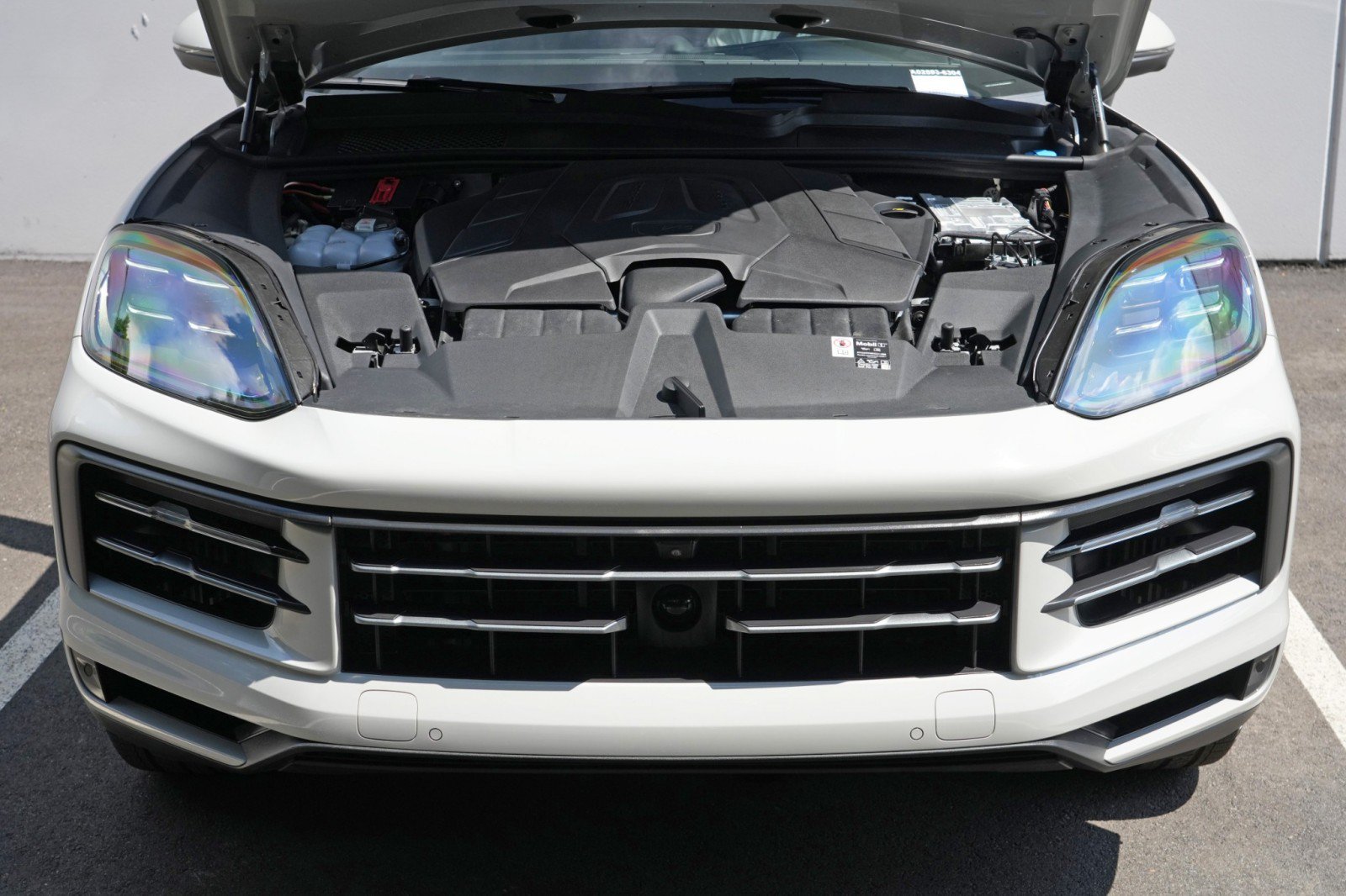 Used 2025 Porsche Cayenne w/ Premium Package Plus AWD/4WD image 8