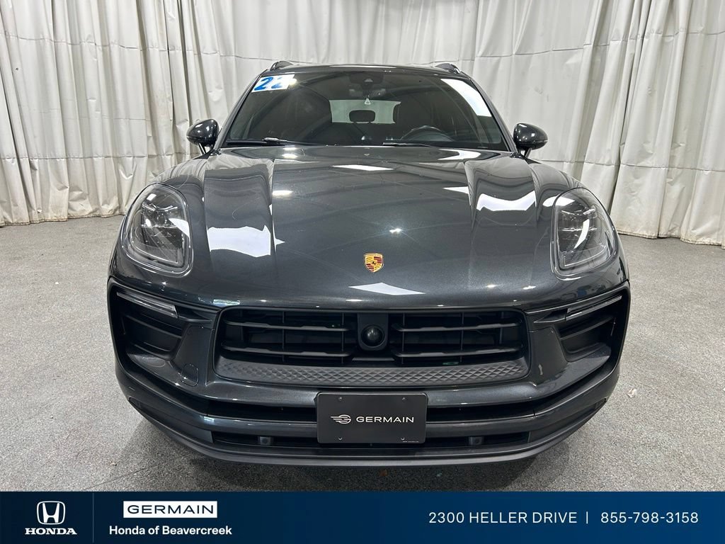Used 2022 Porsche Macan AWD/4WD image 3