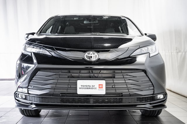 New 2026 Toyota Sienna XLE Woodland Edition AWD/4WD image 2