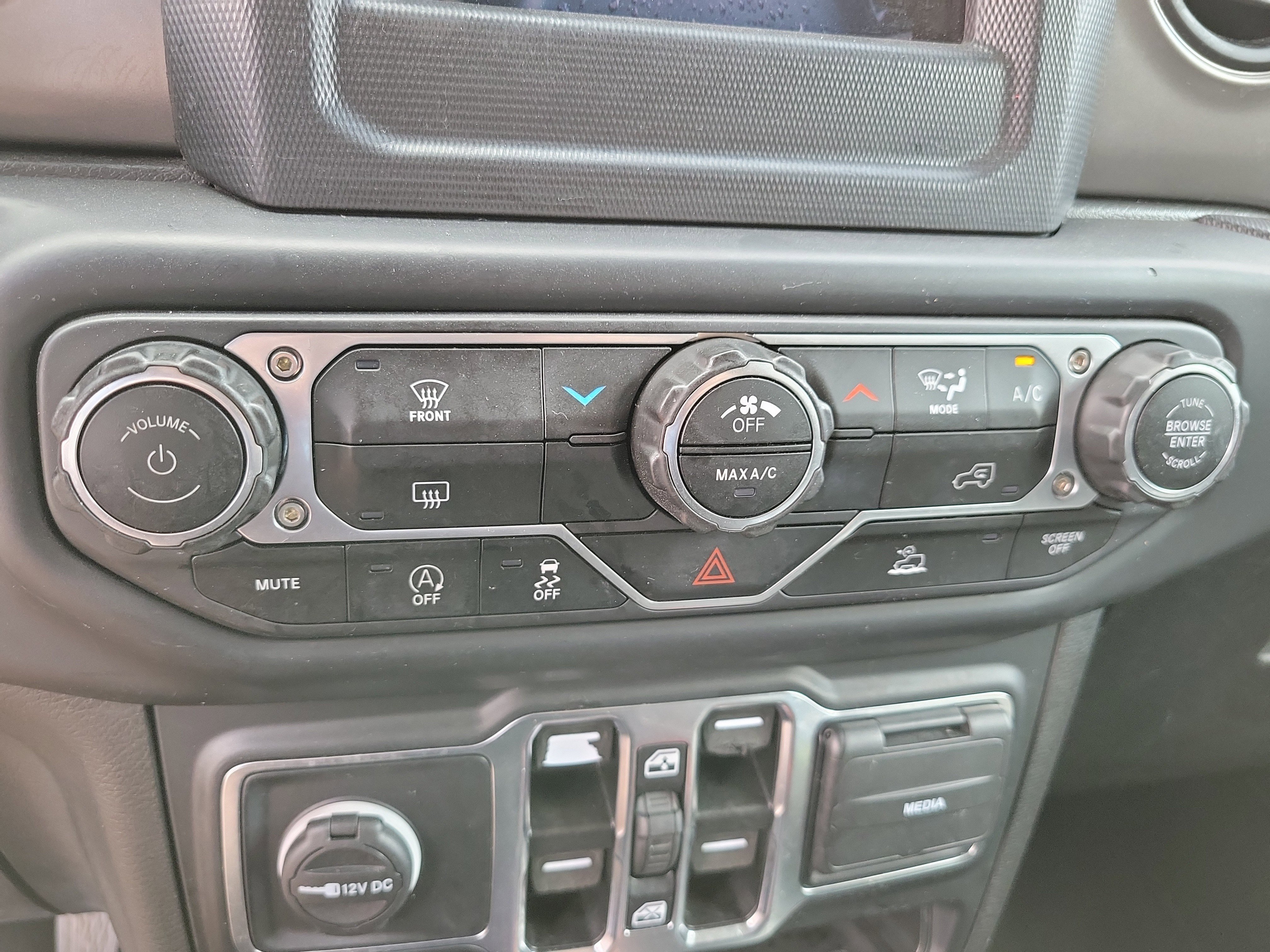 Used 2023 Jeep Gladiator Sport image 17