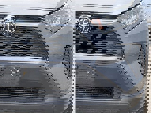 Used 2019 Toyota RAV4 LE w/ Carpet Mat Package image 9