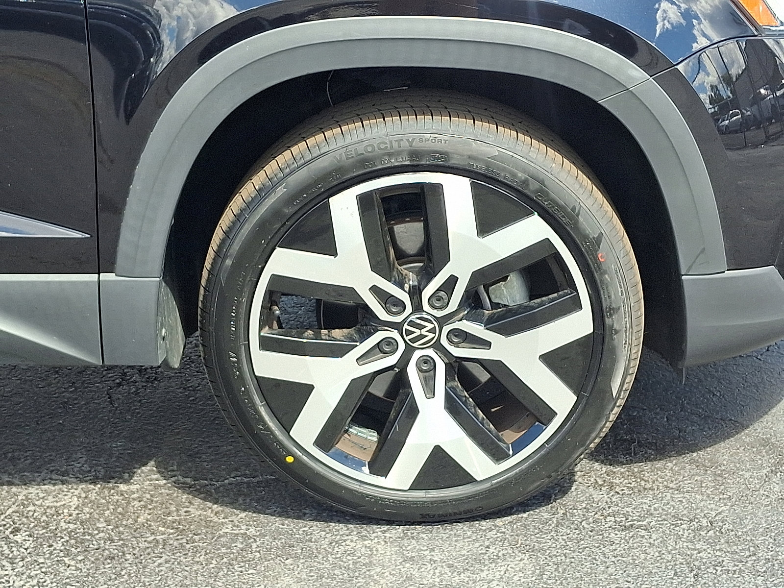 Certified 2022 Volkswagen Taos SEL image 8