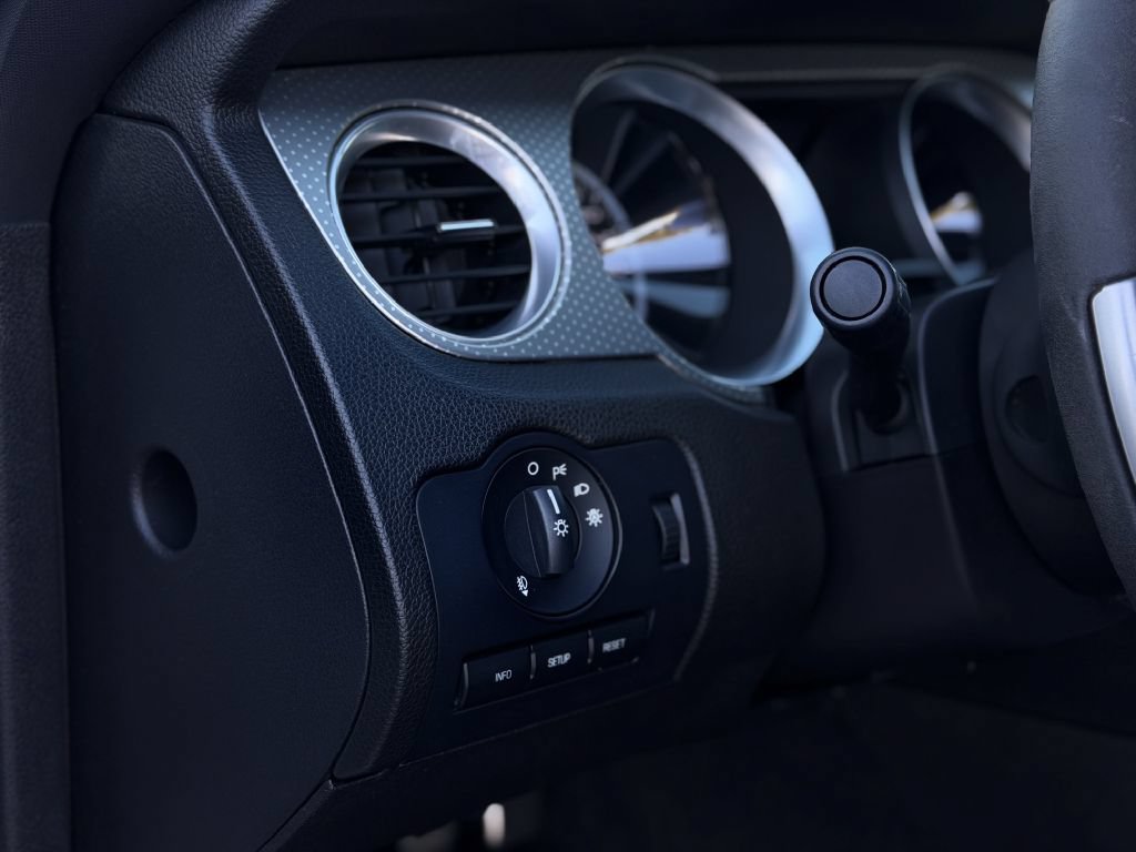 Used 2011 Ford Mustang Shelby GT500 w/ Electronics Pkg RWD image 16