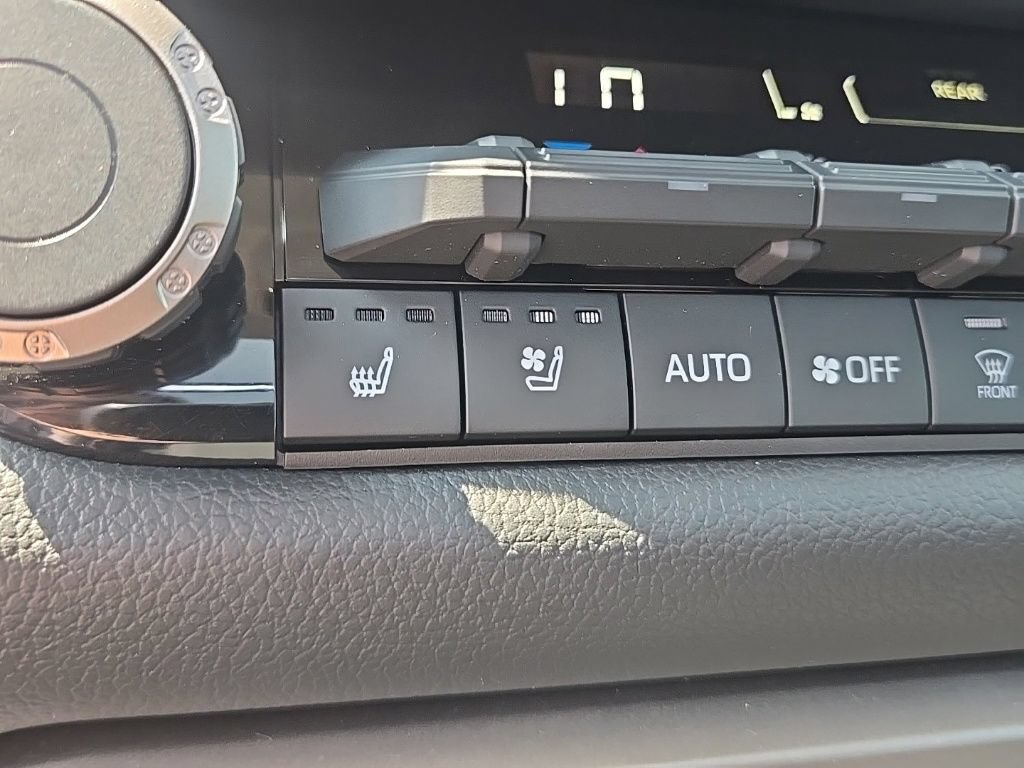 Used 2024 Toyota Sequoia Limited AWD/4WD image 22
