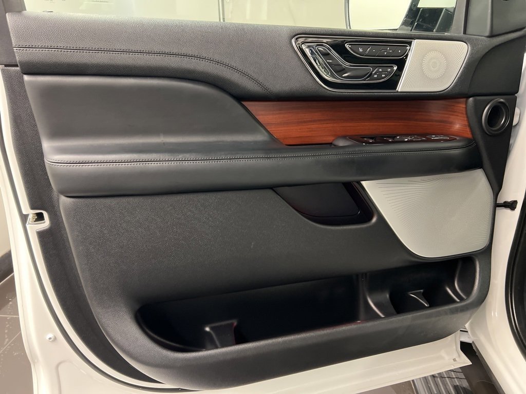 Used 2020 Lincoln Navigator L Reserve w/ Equipment Group 208A Reserve image 31