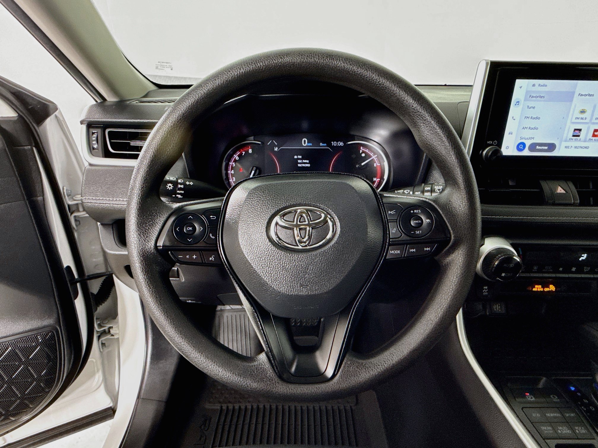 Certified 2025 Toyota RAV4 XLE AWD/4WD image 13