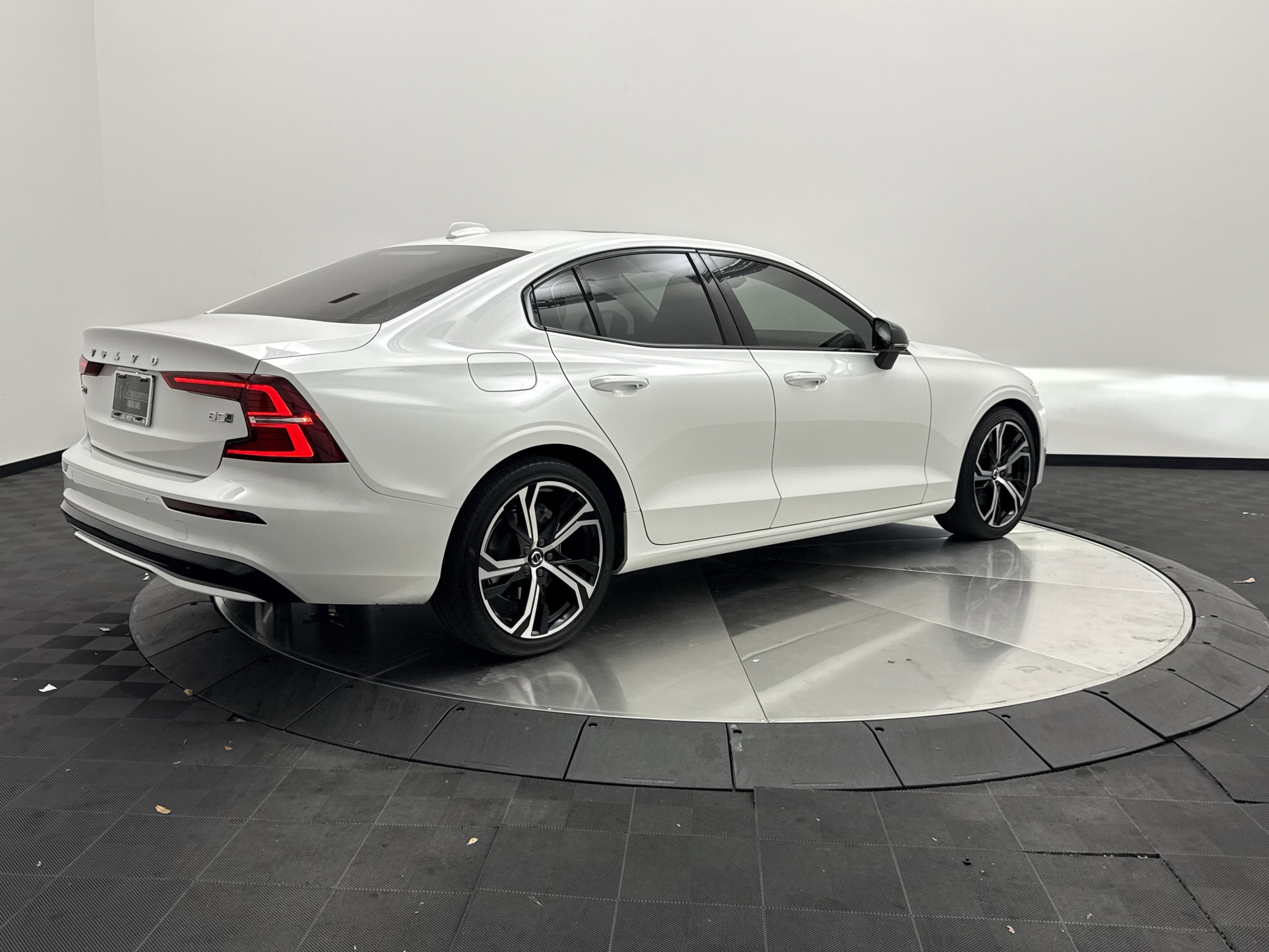 Used 2024 Volvo S60 B5 Core AWD/4WD image 7