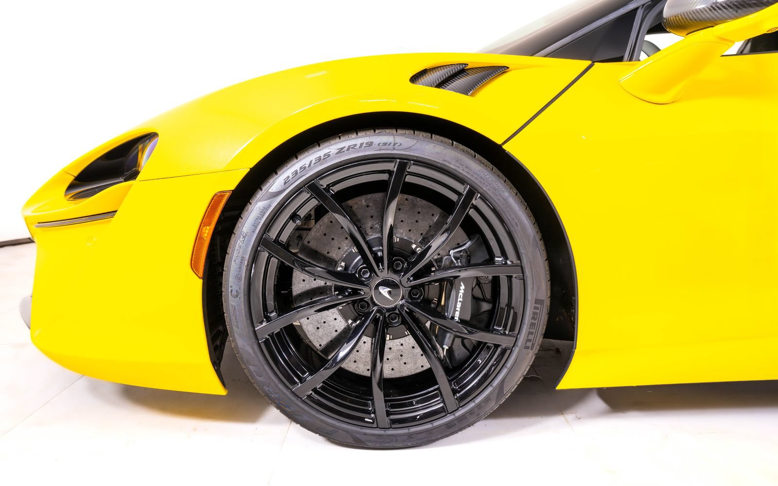 Used 2025 McLaren Artura Spider RWD image 16