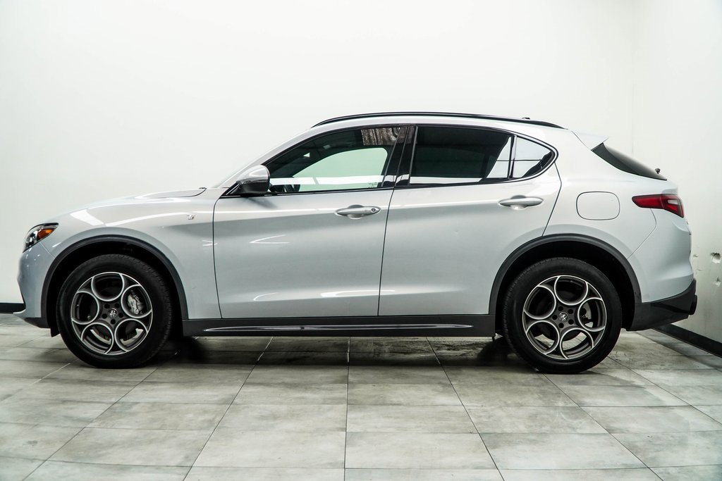 Used 2023 Alfa Romeo Stelvio Ti image 8