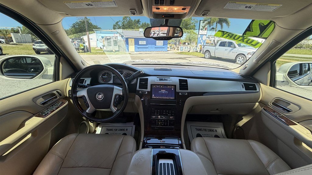 Used 2012 Cadillac Escalade Luxury RWD image 5