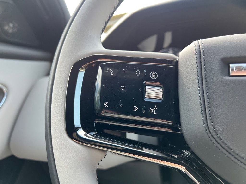 New 2026 Land Rover Range Rover Velar Dynamic SE image 13