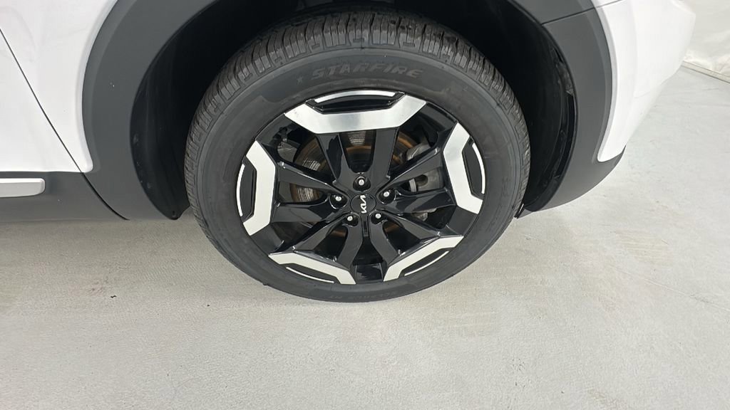 Used 2025 Kia Telluride S image 9