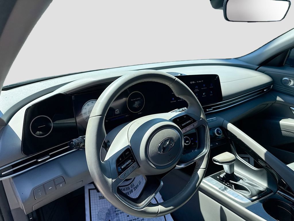 Used 2023 Hyundai Elantra SEL w/ Convenience Package image 10