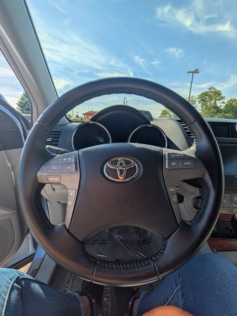 Used 2008 Toyota Highlander Limited w/ Tow Pkg FWD image 13