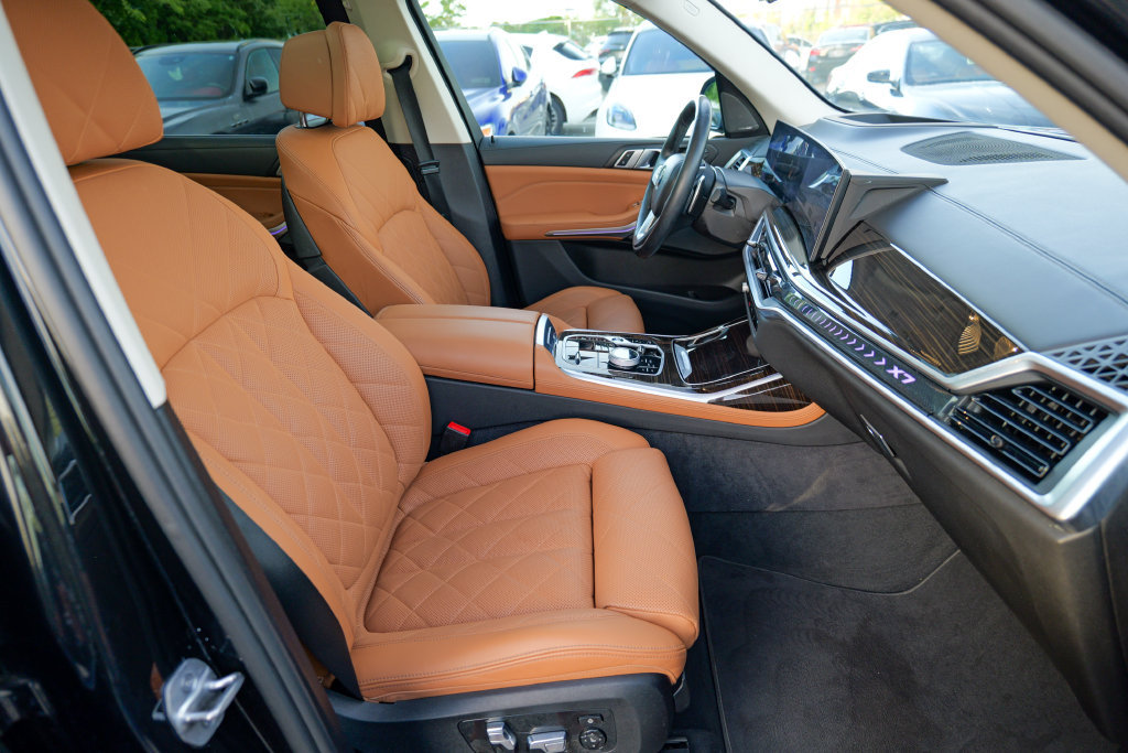 Used 2024 BMW X7 xDrive40i w/ Executive Package AWD/4WD image 38