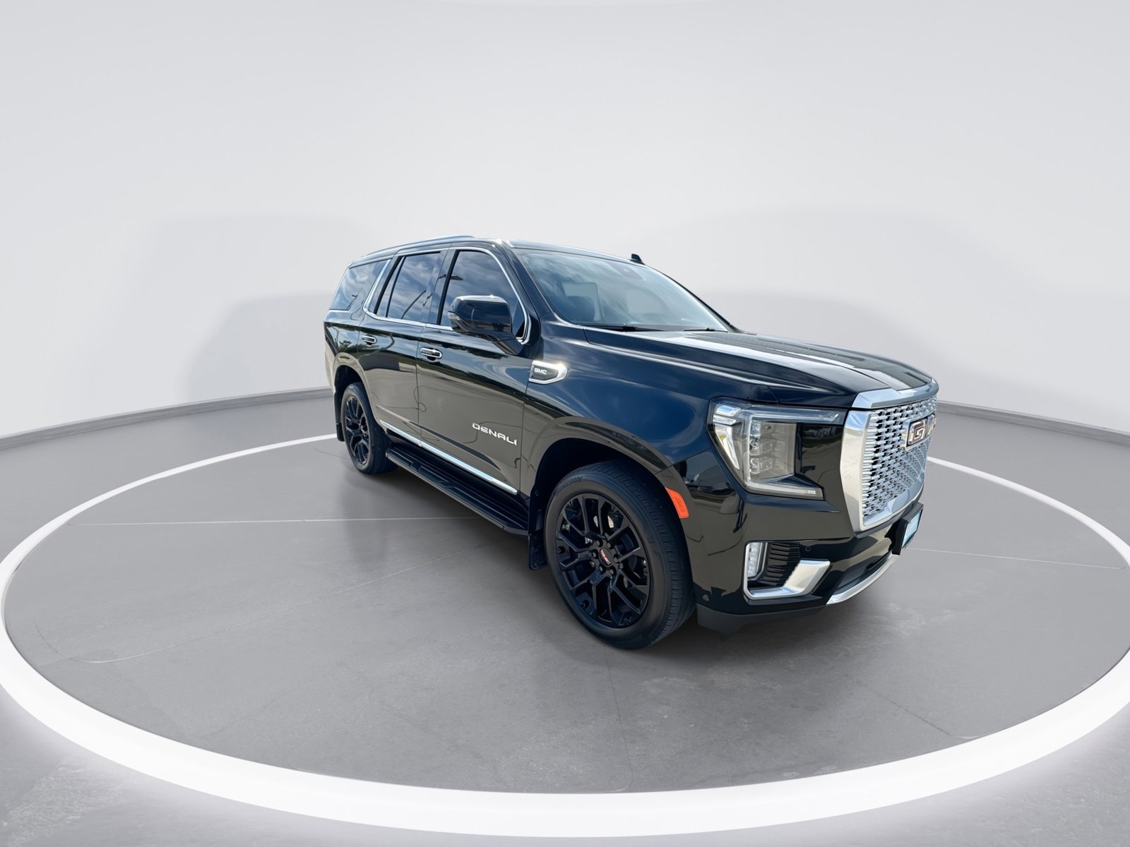 Used 2024 GMC Yukon Denali w/ Advanced Technology Package AWD/4WD image 2