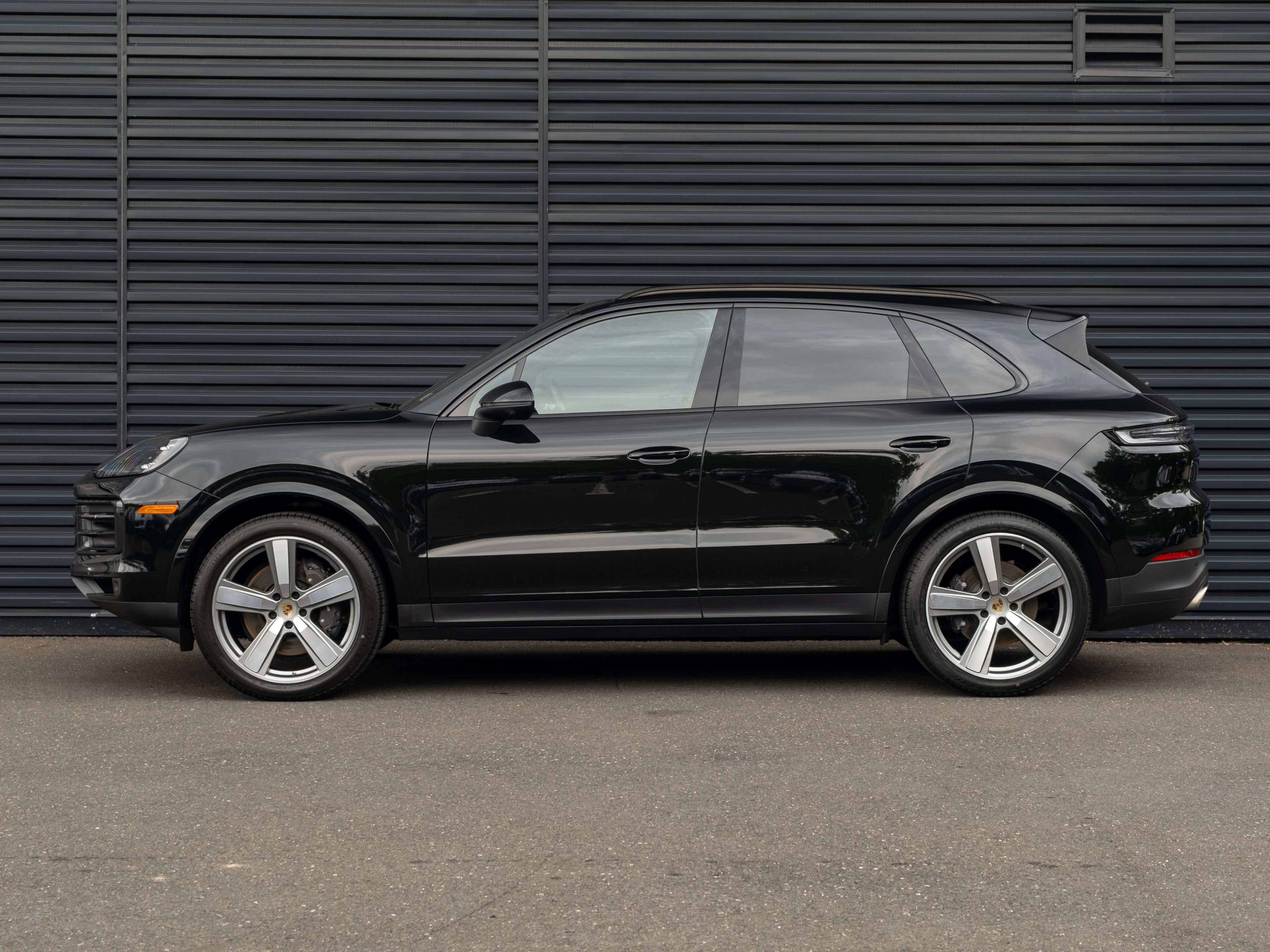Certified 2024 Porsche Cayenne AWD/4WD image 2