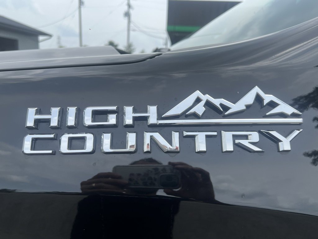 Used 2022 Chevrolet Silverado 1500 High Country w/ High Country Premium Package image 6