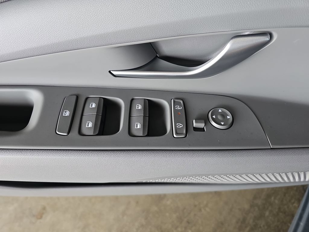 New 2026 Hyundai Elantra SEL Sport Premium FWD image 29