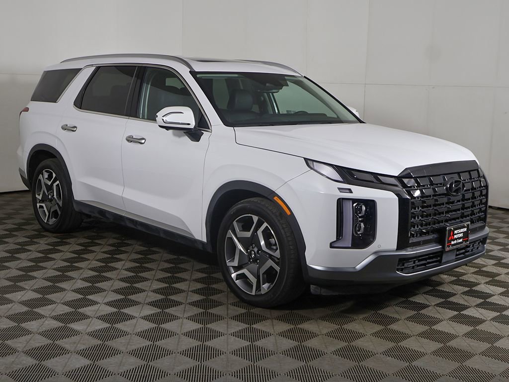 Used 2024 Hyundai Palisade SEL w/ Premium Package FWD image 2