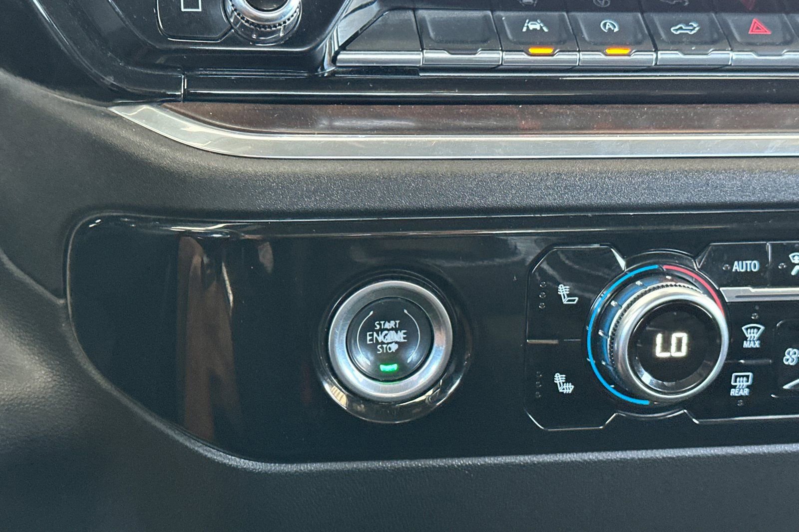 Used 2024 GMC Sierra 1500 SLT image 32