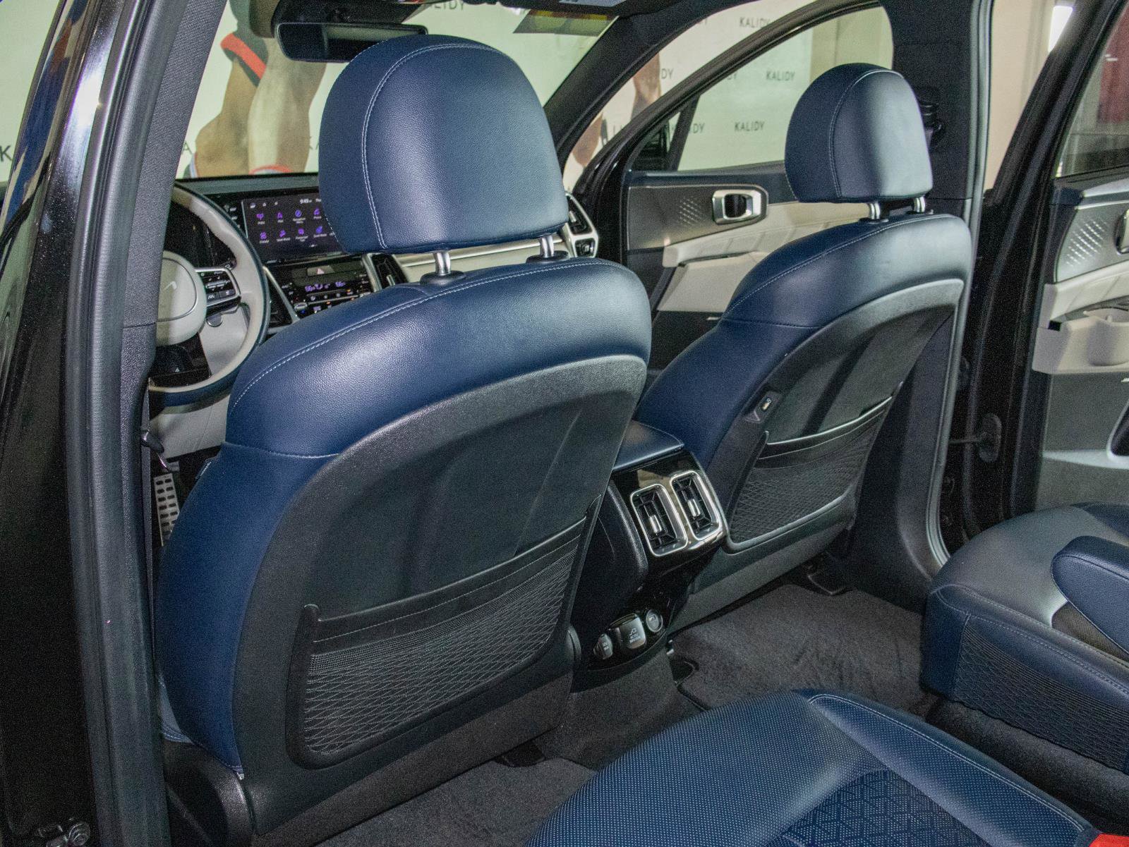 Used 2023 Kia Sorento SX Prestige image 10