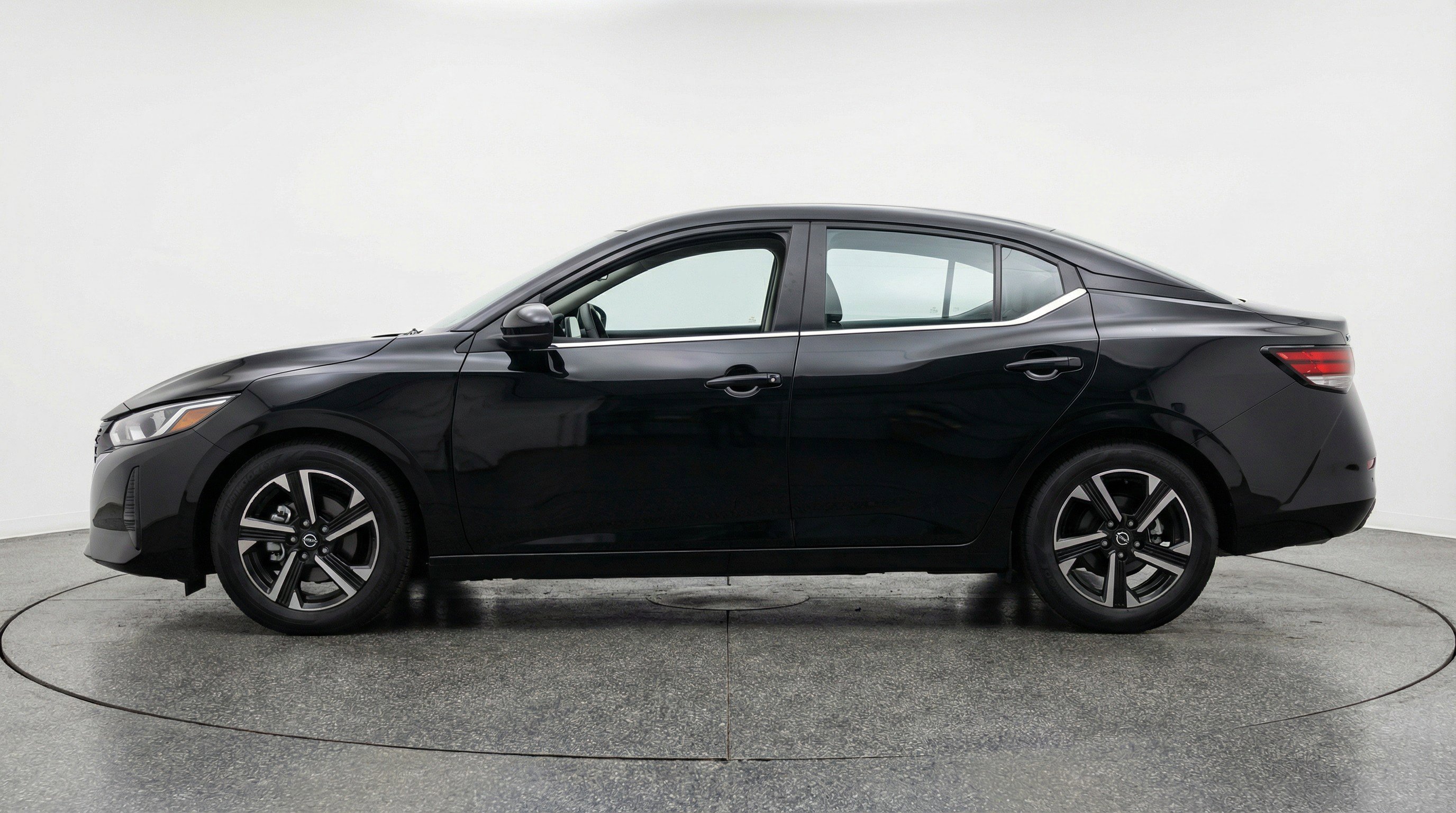 Used 2025 Nissan Sentra SV image 5